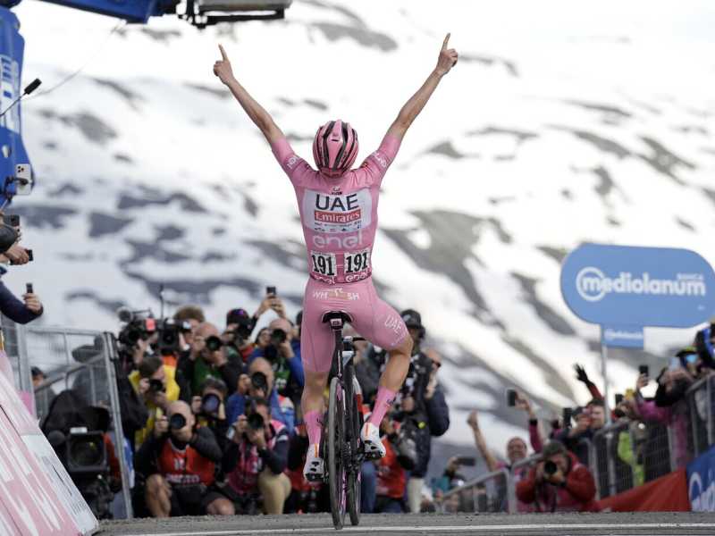 Tadej Pogacar ha vinto la 15a tappa del Giro d'Italia 2024 (foto LaPresse)