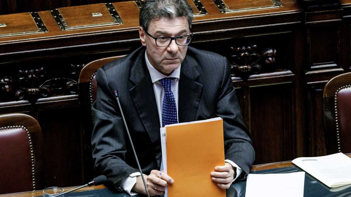 Immagine di Rischio Italia. Nel 2028 il debito pubblico sarà il più alto d’Europa