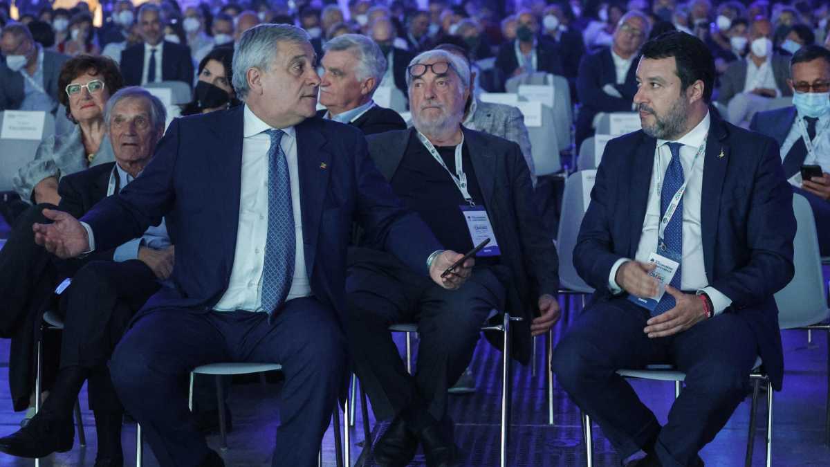 Immagine di Forza Italia supera di nuovo la Lega a venti giorni dalle europee: il sondaggio