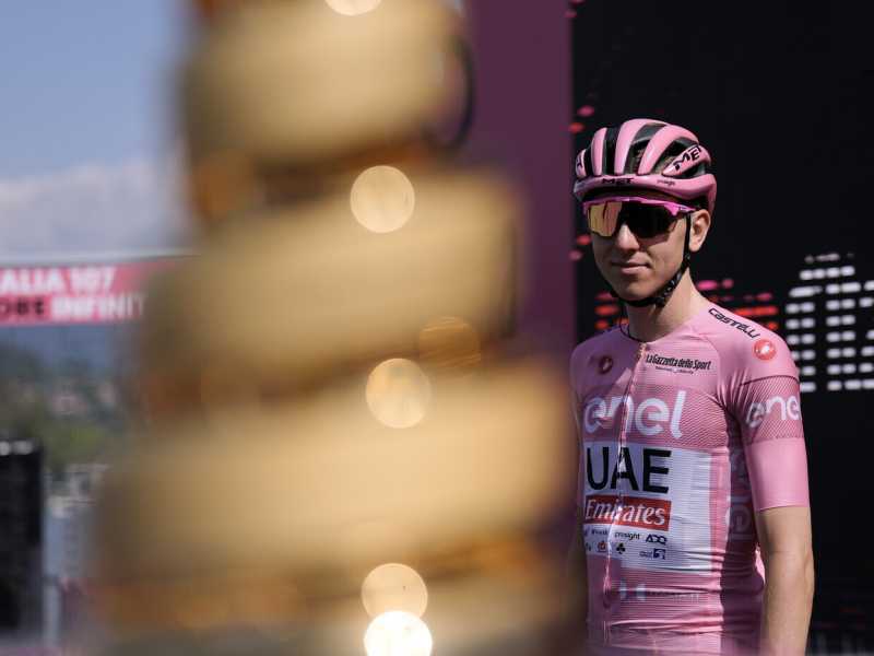 La maglia rosa del Giro d'Italia, Tadej Pogacar (foto LaPresse)