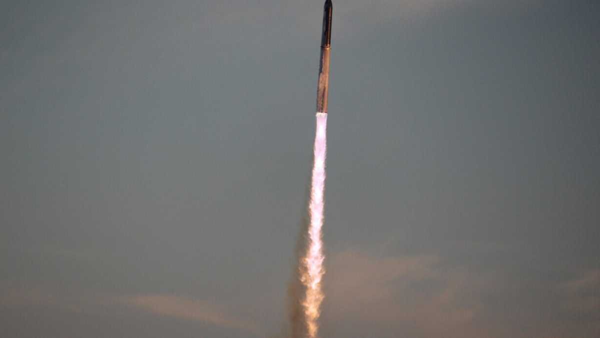 Immagine di SpaceX lancia segretissimi satelliti per la Difesa americana: cosa sono e a cosa servono