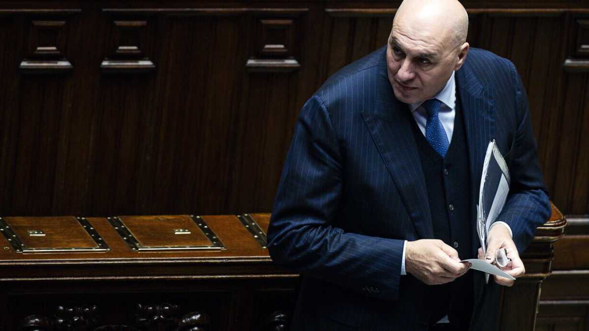 Immagine di Il ministro Crosetto ancora in ospedale: "Condizioni buone, ricoverato per pericardite"