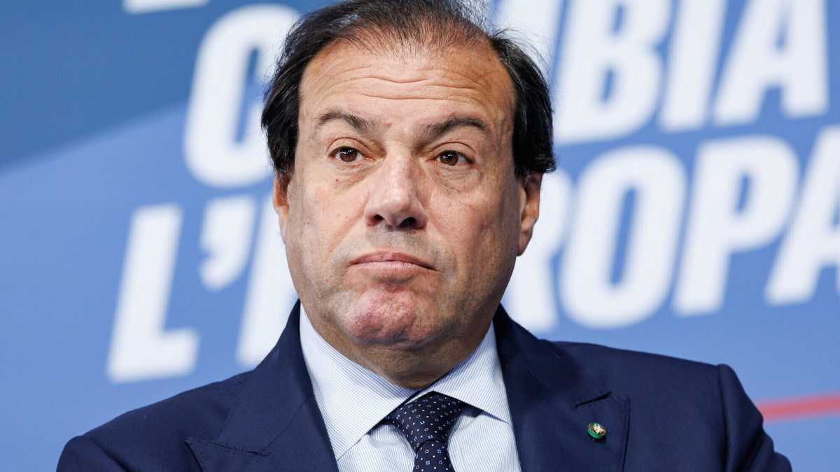 Immagine di Ritratto di Maurizio Leo, il "sahariano" del redditometro che Meloni ha bloccato