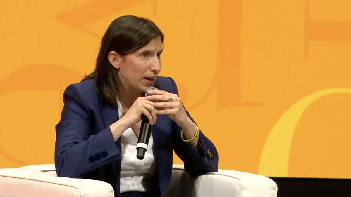 Immagine di Schlein risponde a Meloni: "Premierato? Non ci hanno ascoltati. Bisogna cambiare legge elettorale"