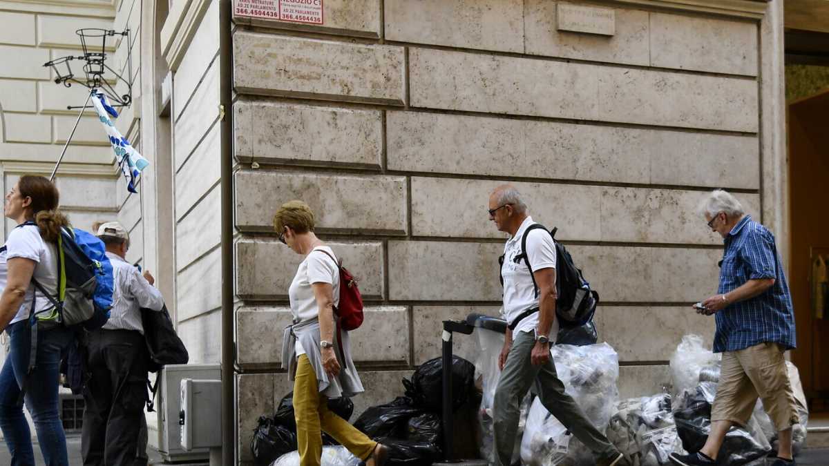 Immagine di Ascelle, pizza rossa, sangue, curry, crack... La città degli odori