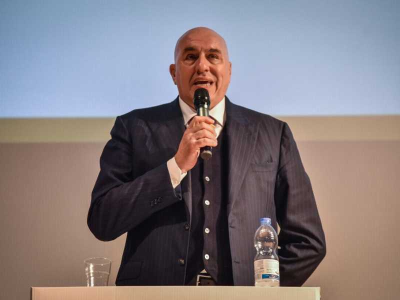 Crosetto e la malattia: "Io più forte degli sciacalli: non mollo. Cattiverie da FdI contro di me"