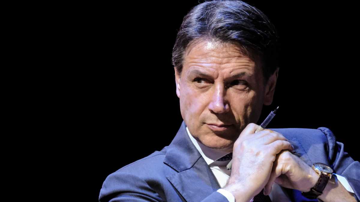Immagine di "Meloni non ha il vento a favore, io sì. L'Italia mi ama ancora". Telefonata con Giuseppe Conte
