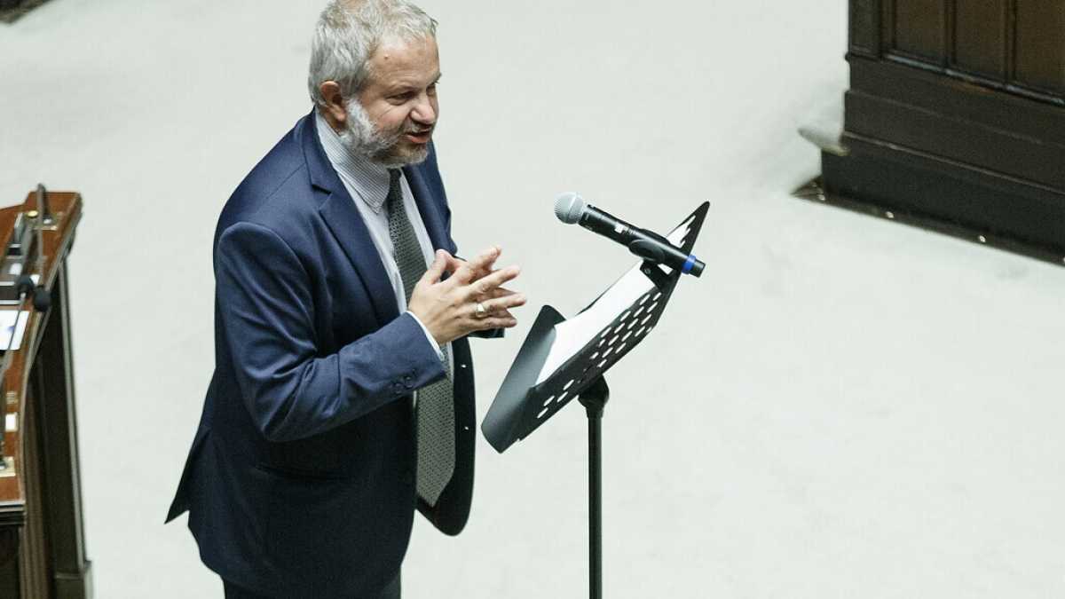 Immagine di Parla Borghi (Lega): "L'Ucraina si accontenti del pareggio con Putin. Troppi ingrati con Salvini"