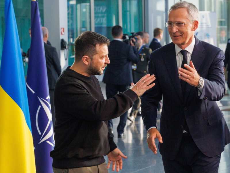 Volodymyr Zelensky e Jens Stoltenberg (LaPresse)