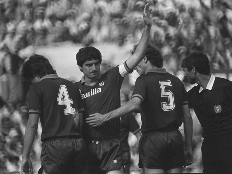 Agostino Di Bartolomei con al braccio la fascia di capitano (foto Ansa) <br />