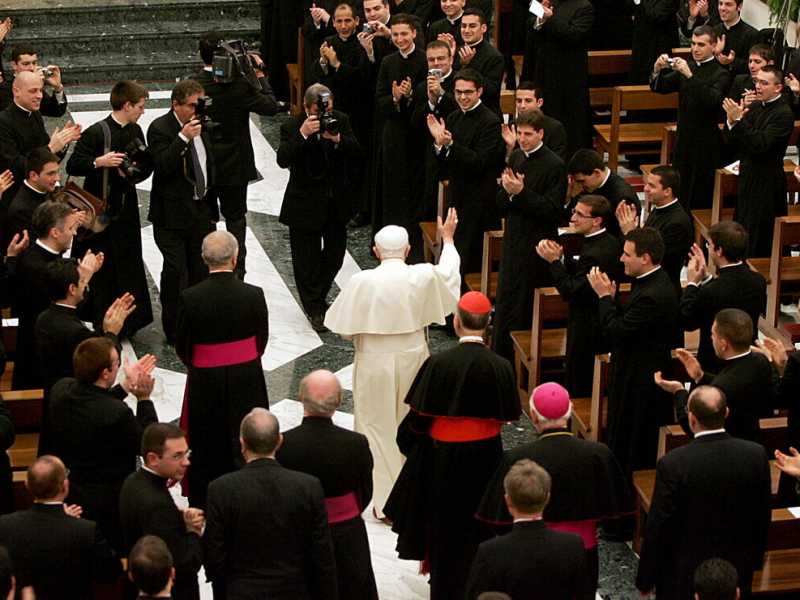 Dopo le parole del Papa si parla di tutto tranne che dei seminaristi seri ed eroici