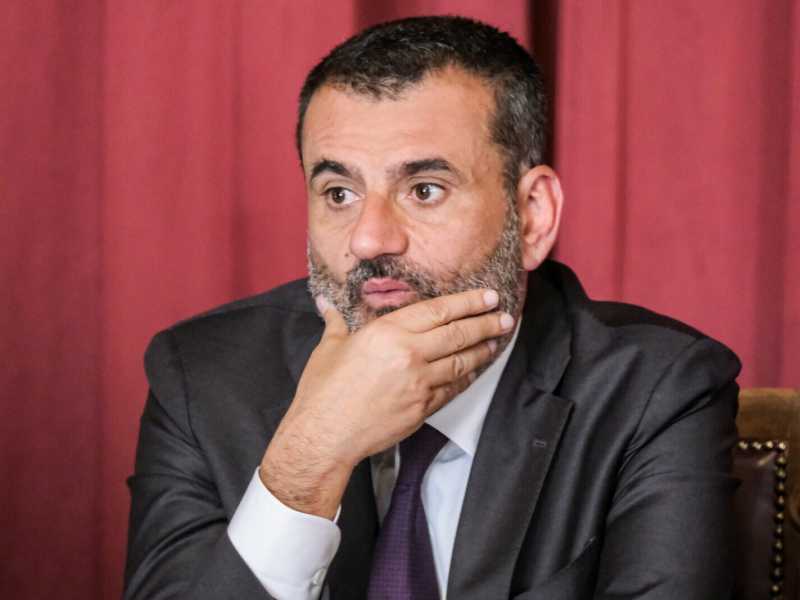 San Decaro da Bari, punta a 250 mila preferenze. Ad aiutarlo c'è D'Alema