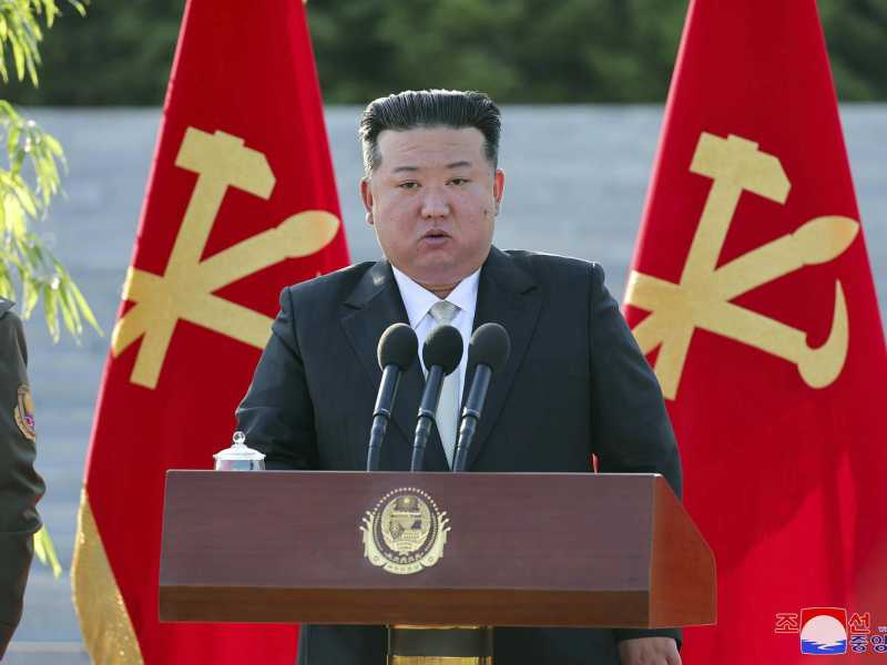 Kim Jong Un lancia palloni di letame in Corea del sud. Ma c’è poco da ridere