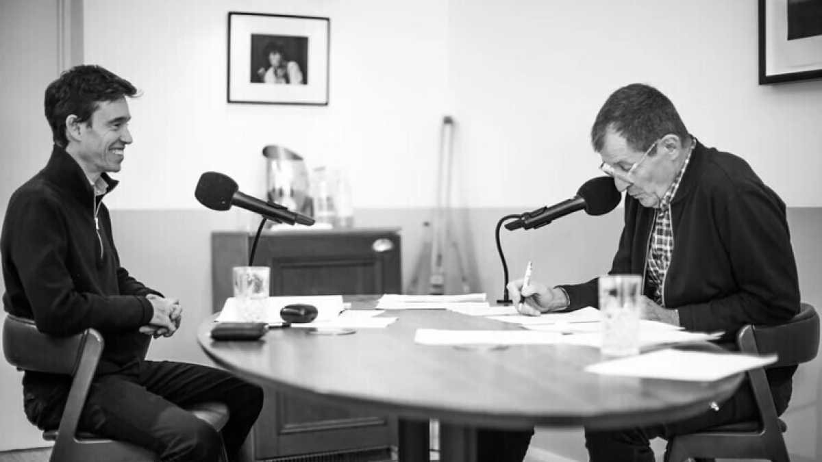 Immagine di Il primo podcast politico inglese “The Rest is Politics” è ora sul Foglio. Dialoghi rossoblu sulle elezioni del 4 luglio
