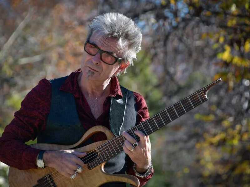 Mauro Di Domenico, il chitarrista giramondo che partì dal fischio di Morricone. Intervista