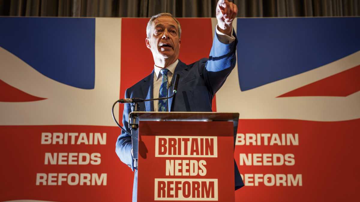 Immagine di C’è di nuovo Nigel Farage. Una pessima notizia per i Tory e un messaggio da non ignorare per il Labour