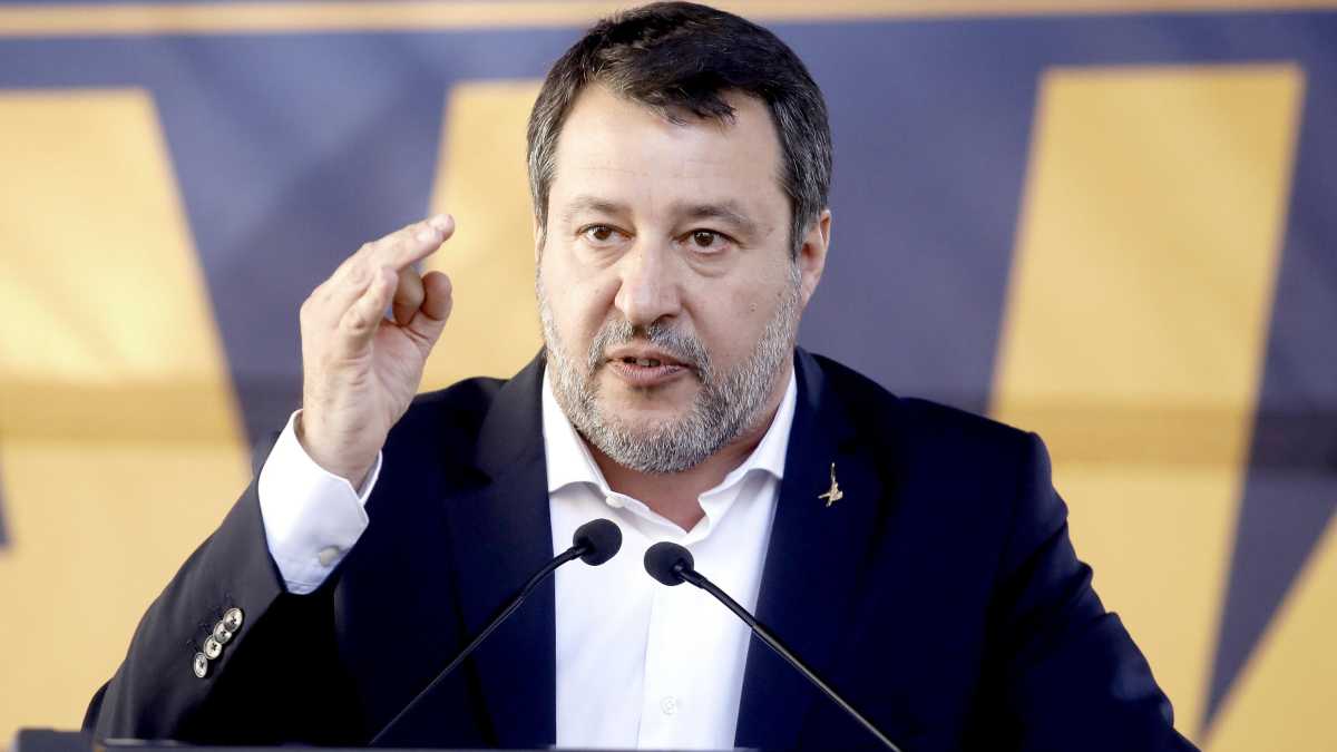 Immagine di La retromarcia di Salvini su Mattarella e il 2 giugno: "Nessuna polemica. Ha il rispetto mio e della Lega"