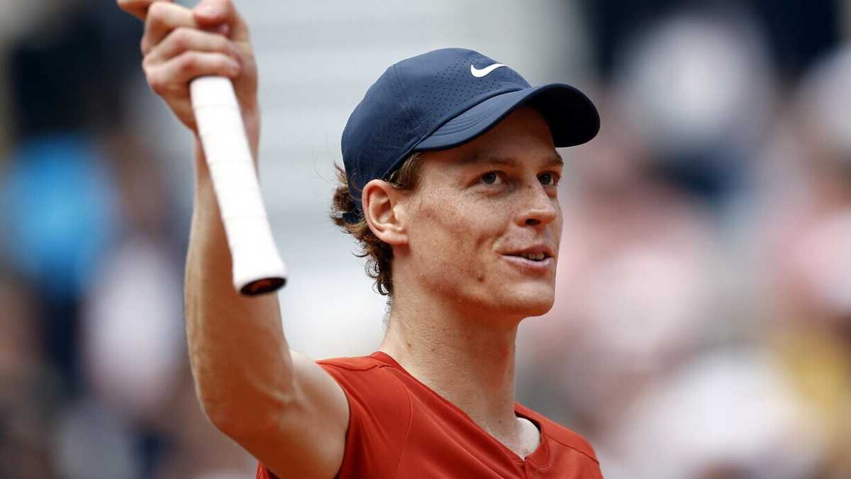 Immagine di La meraviglia tennistica di Sinner, nuovo n.1 al mondo, raccontata con i suoi sguardi