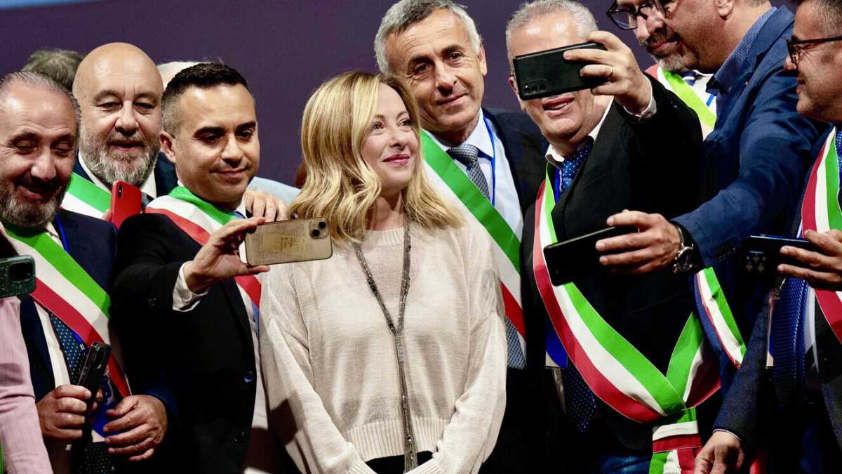 Immagine di Criteri per una rubrica: Italia strapaese? Tua sorella. Giovani senza valori? Tua sorella