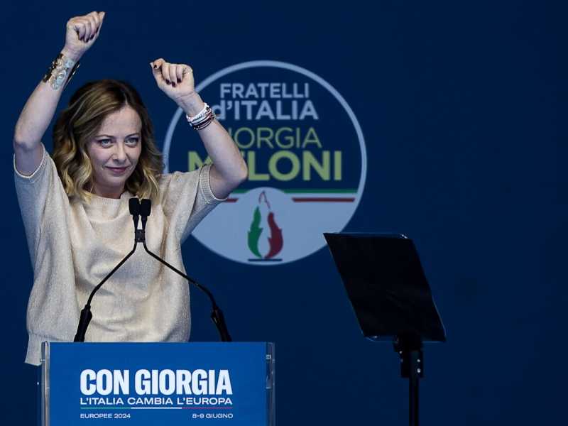 Mini bonus, un "decretino" sulla sanità e la social card (al via da settembre): gli ultimi spot di Meloni