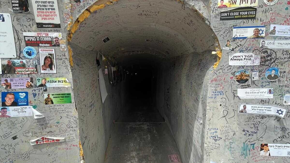 Immagine di Il tunnel delle famiglie degli ostaggi