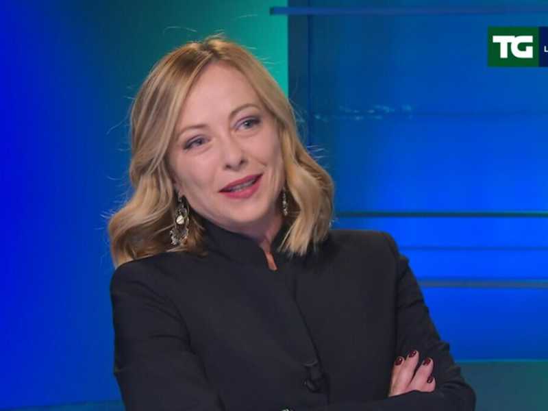 Meloni alla fine va da Mentana: "Non mi risultano dati di Panetta sui migranti"