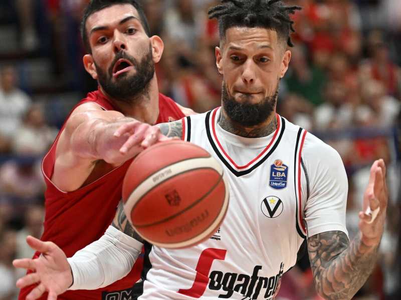 La finale Olimpia-Virtus giocata a giugno 2023 (foto Ansa)