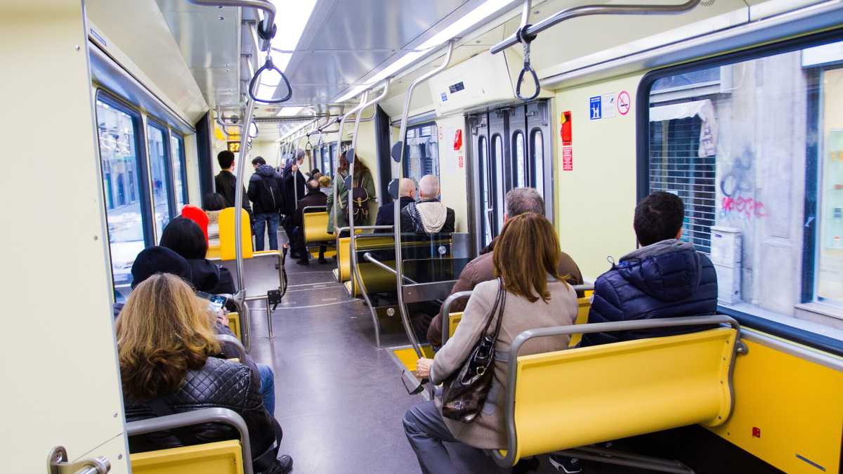 Immagine di A Milano è guerra sulle strade: tagliati bus e tram per mancanza di personale