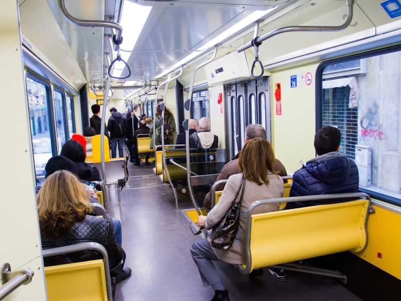 A Milano è guerra sulle strade: tagliati bus e tram per mancanza di personale