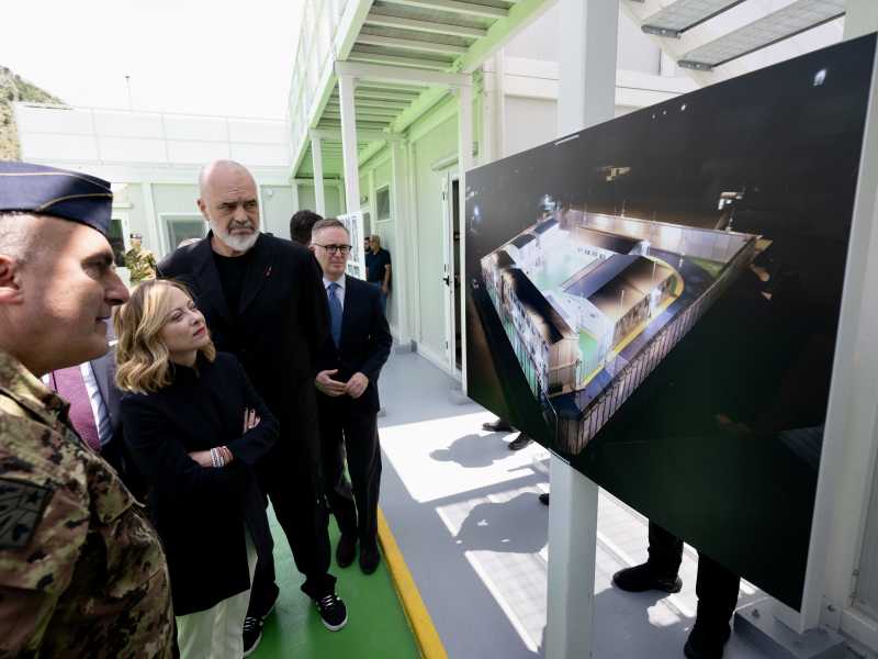 Giorgia Meloni in visita in Albania (LaPresse)<br />