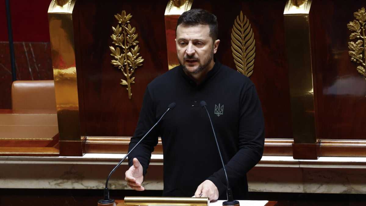 Immagine di Zelensky ringrazia la Francia per gli aiuti militari: "Putin è come Hitler"
