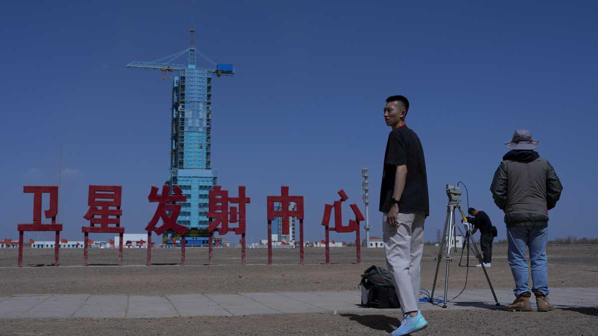 Immagine di La Cina, in cerca del suo posto nello spazio, mostra i muscoli sulla Luna