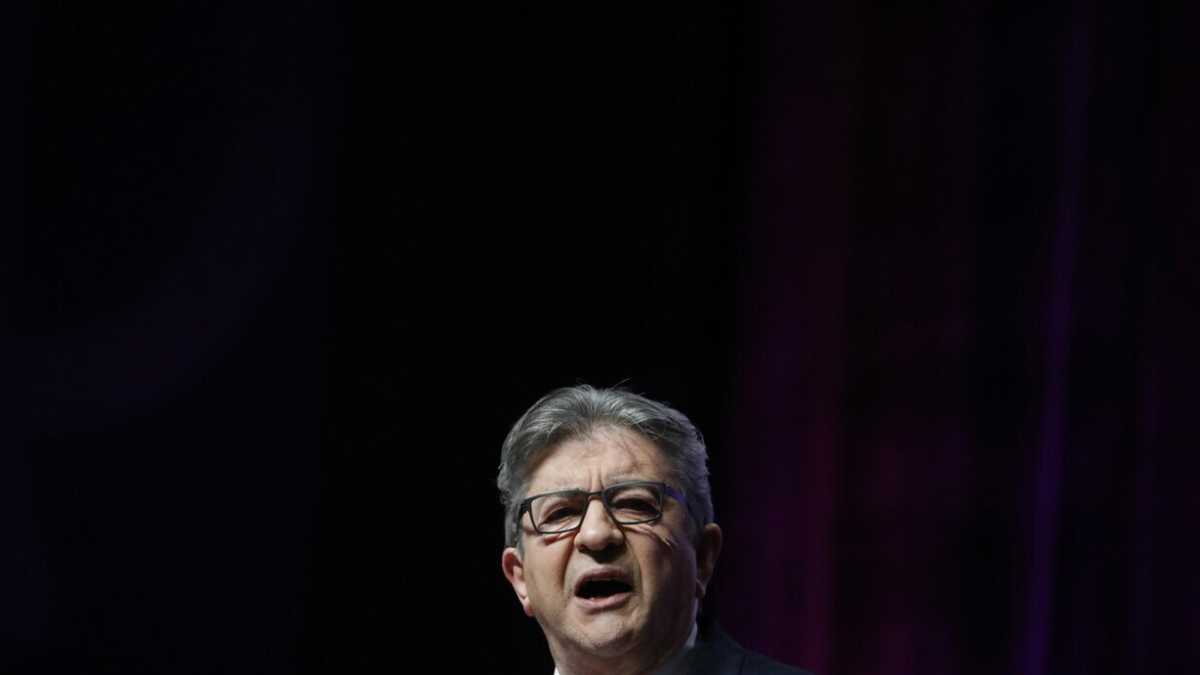 Immagine di Sfregiati i cartelli elettorali di Glucksmann. Per Mélenechon è "marginale"