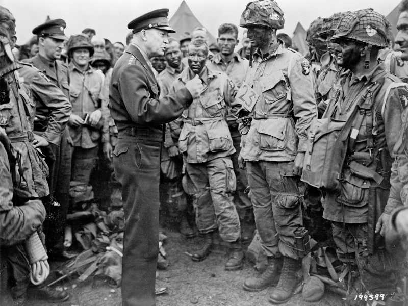 Il generale Eisenhower nei giorni del D-Day (Wikimedia) <br />