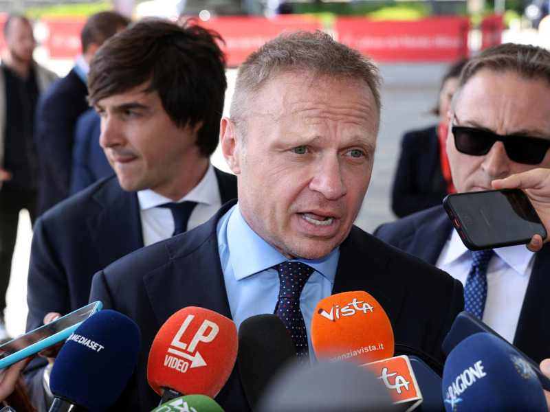  Paolo Signorelli, dietro a sinistra del ministro Francesco Lollobrigida - foto Ansa
