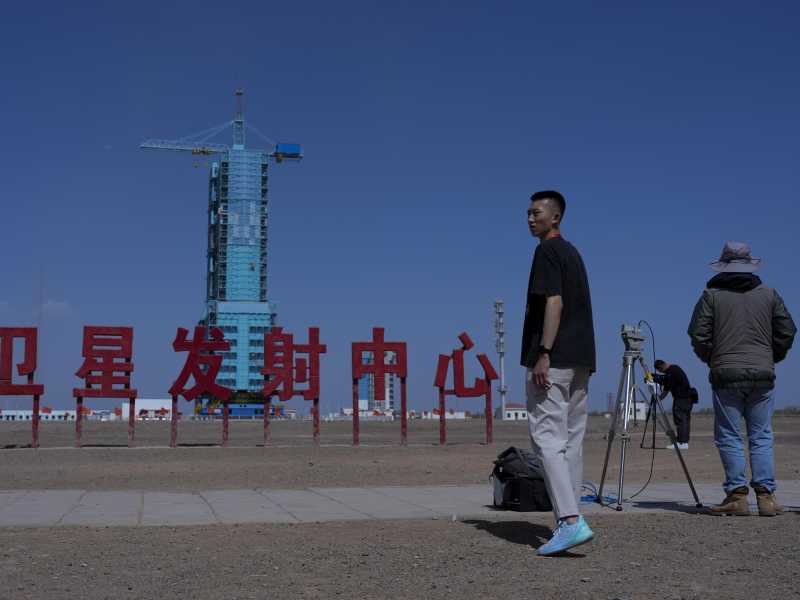 La Cina, in cerca del suo posto nello spazio, mostra i muscoli sulla Luna