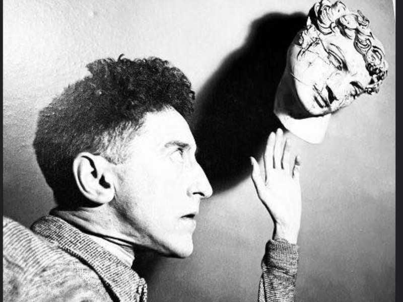 La rivincita del giocoliere. Jean Cocteau in una foto degli anni Trenta. La pi&ugrave; imperdibile delle mostre veneziane del momento &egrave; dedicata a lui al Guggenheim&nbsp;<br />