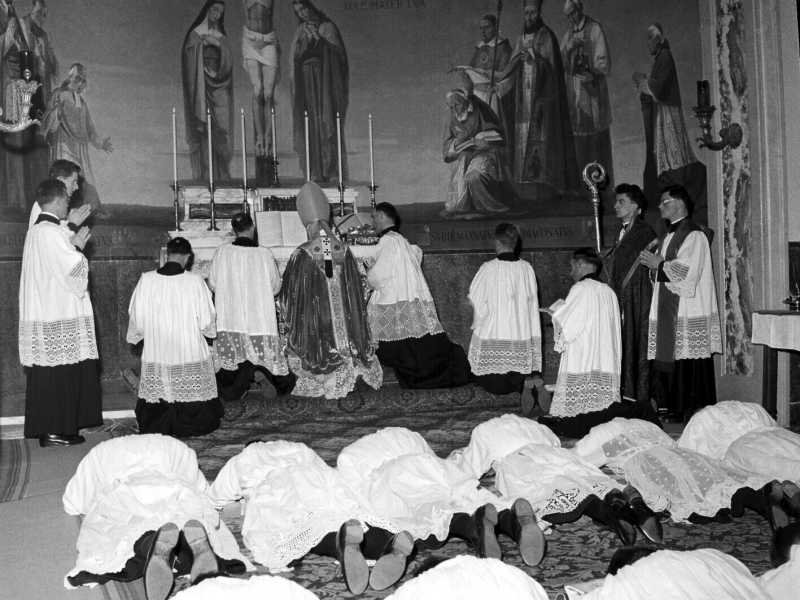La santità del prete. Al di là della frase del Papa, resta una questione ineludibile