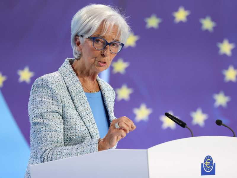 Lagarde: "L'Europa cresce ma la discesa dei tassi non sarà lineare"