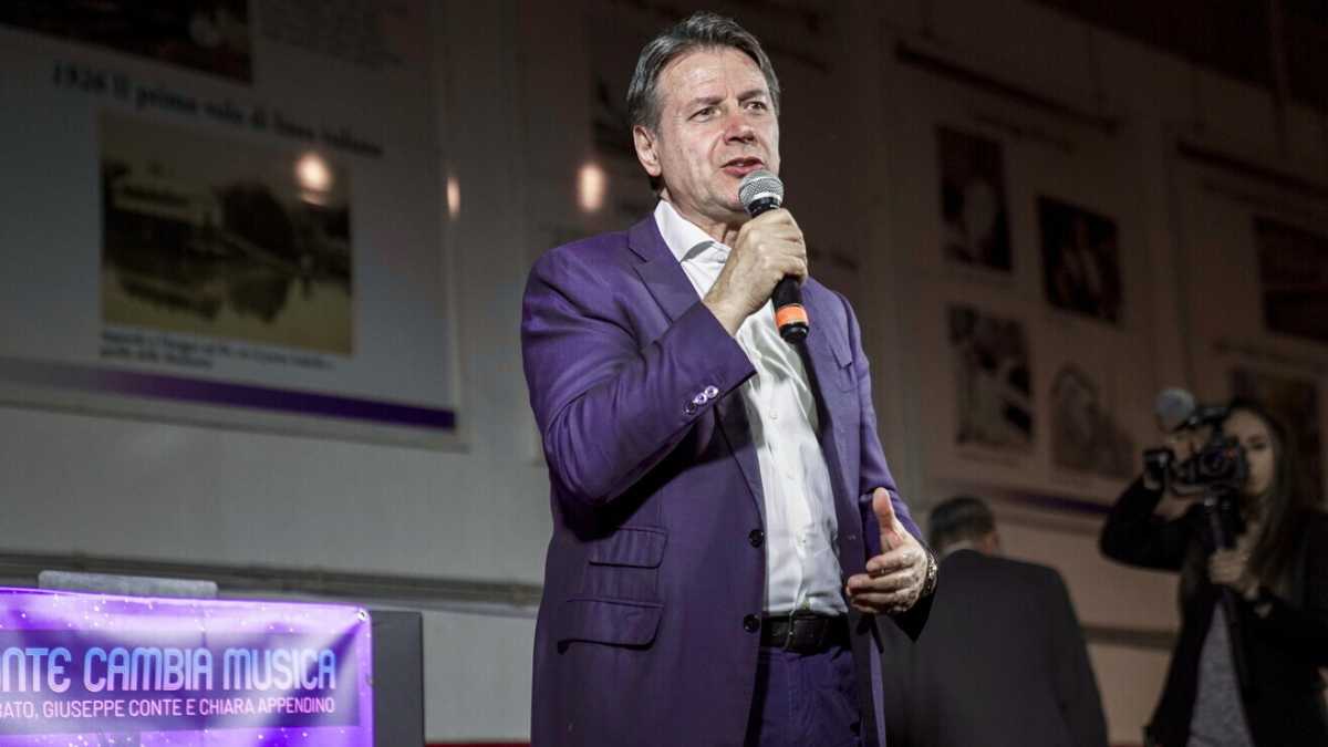 Immagine di "Pronto a farmi da parte". Conte avverte ma rilancia: "Ora una costituente M5s"