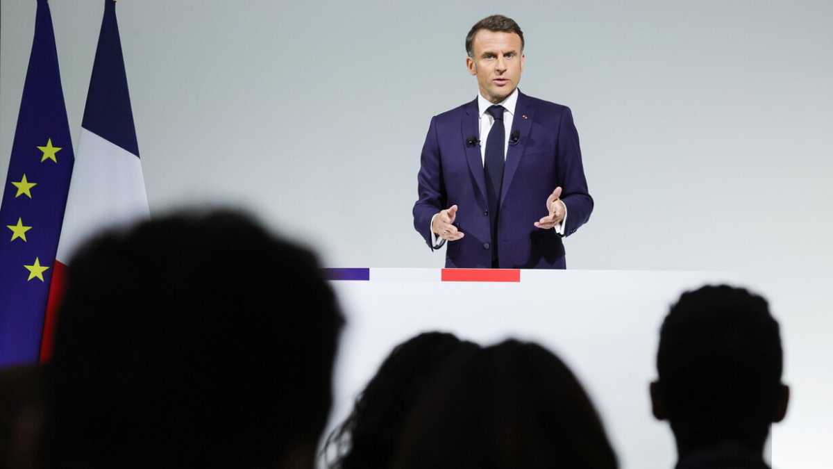 Immagine di Macron denuncia le "alleanze indecenti" a destra e a sinistra