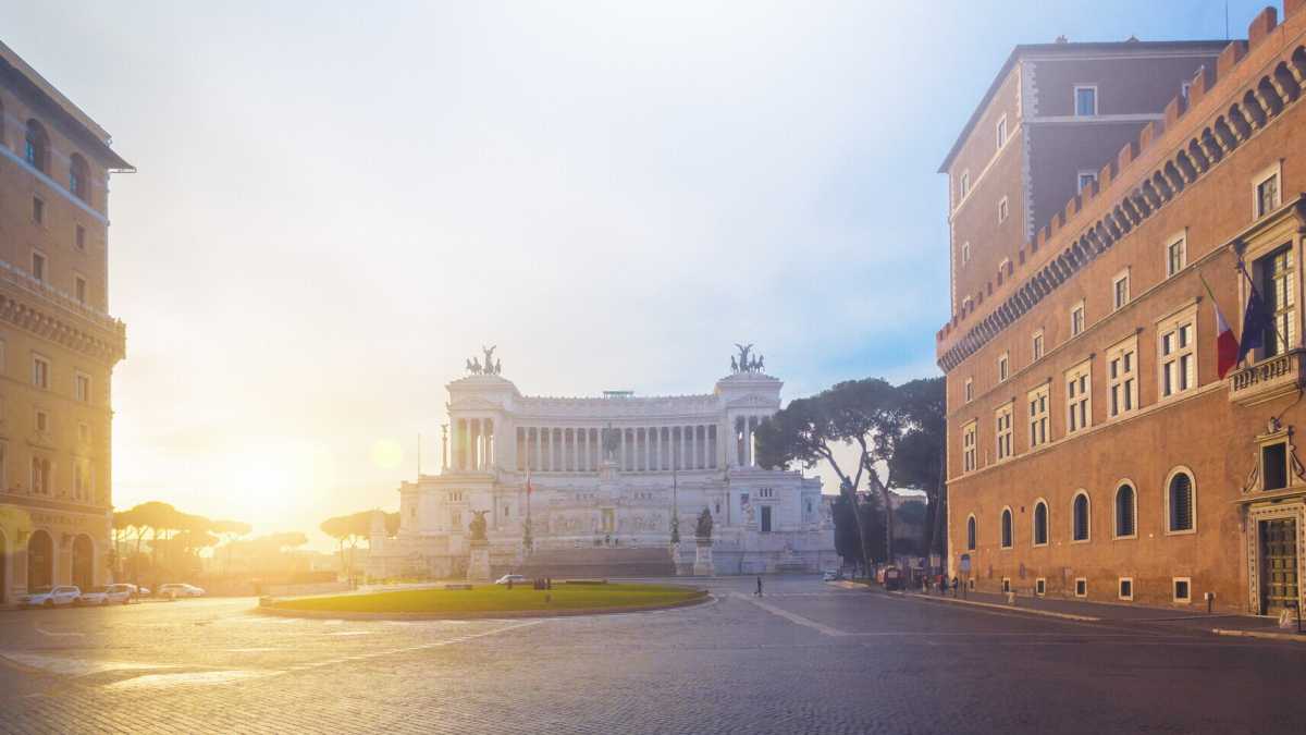 Immagine di Una crepa addosso e tanta paura a Piazza Venezia