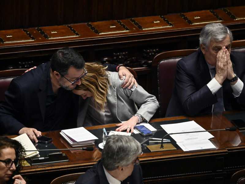 Gli scherzi di Salvini a Meloni: incontra Le Pen alla vigilia dell'arrivo di Macron al G7