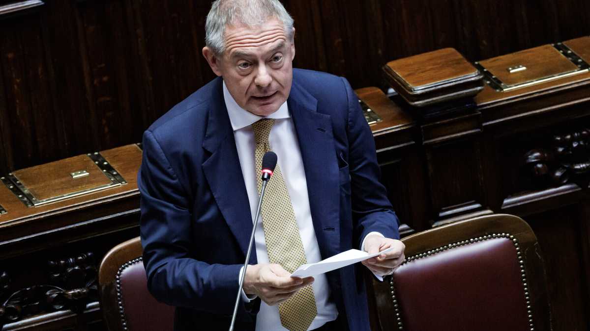 Immagine di Porro: “Urso è uno statalista, e c’è il diritto di dirlo. Chissà cosa pensa Meloni”