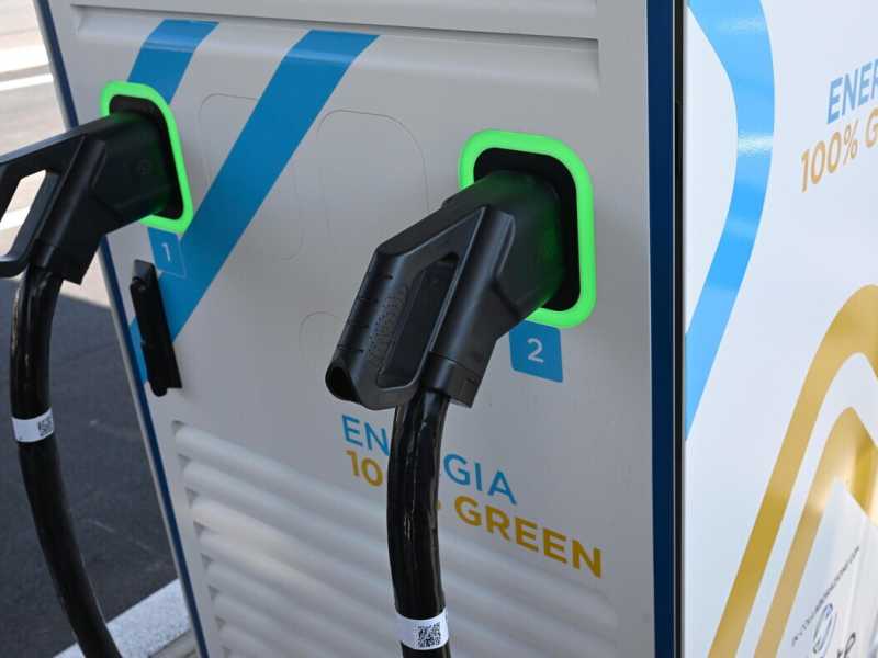 Sulle auto cinesi l’Europa va in tilt: i dazi aumentano, i sussidi restano
