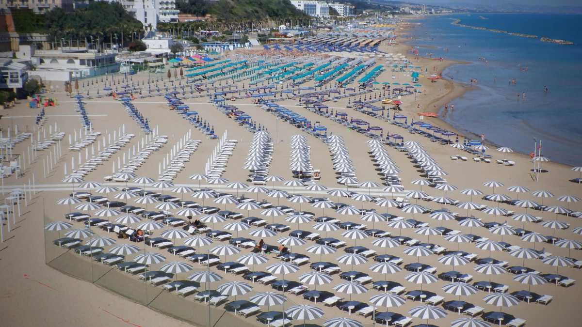 Immagine di I dubbi del Quirinale sugli indennizzi per i balneari. Ma la Lega: "Andiamo avanti"