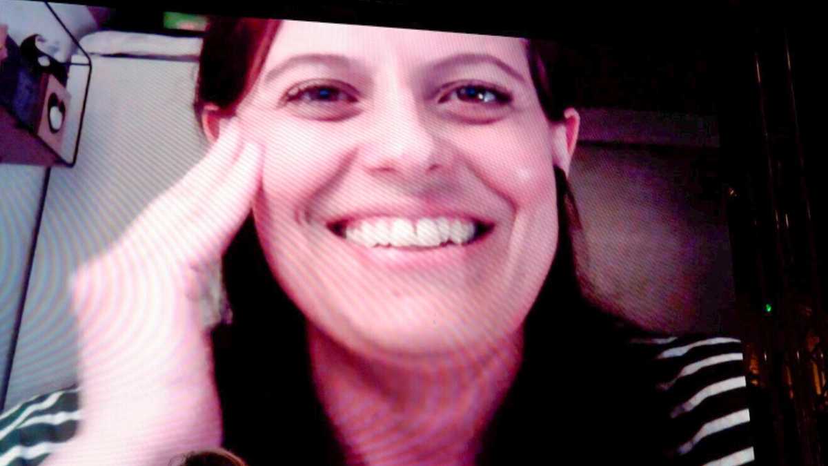 Immagine di Ilaria Salis è libera: tolto il braccialetto elettronico