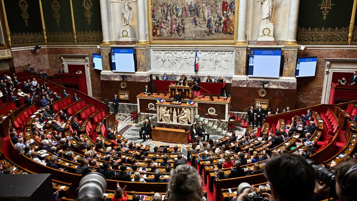 Immagine di La Francia alla conta. Ma il fronte popolare della gauche si forma a fatica