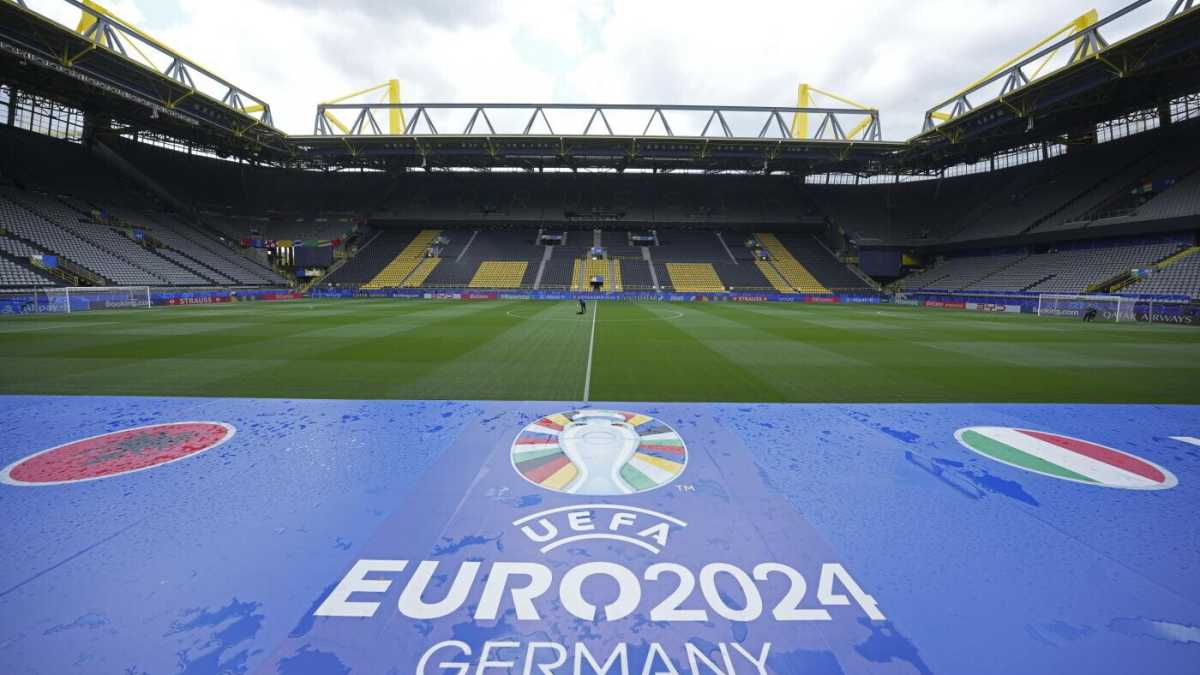 Immagine di Inizia l’Europeo e (Var a parte), sono contento: per ora niente lezioni morali sui diritti. Bene