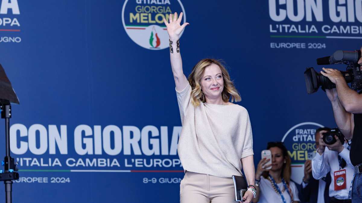 Immagine di Meloni e la bolla FdI: nei comuni il suo partito viene stracciato da Pd. Mancano gli amministratori